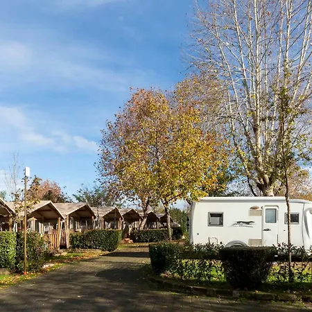 Holiday park Hu In Town 2*