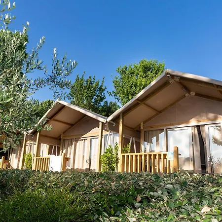 Village de vacances Hu In Town 2*