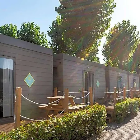 Holiday park Hu In Town 2*